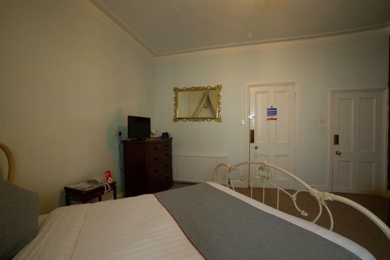 Fines Bayliwick Hotel แบล็กเนลล์ ภายนอก รูปภาพ