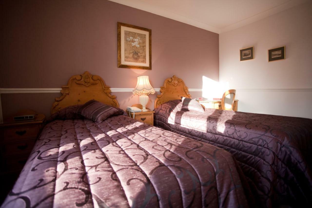 Fines Bayliwick Hotel แบล็กเนลล์ ภายนอก รูปภาพ