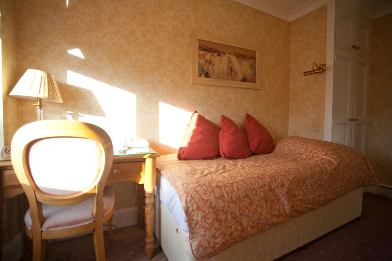 Fines Bayliwick Hotel แบล็กเนลล์ ภายนอก รูปภาพ